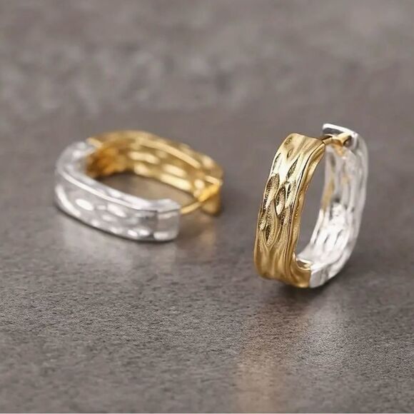 Naked Hanger Two toned square convex and concave earrings - Picture 4 of 5